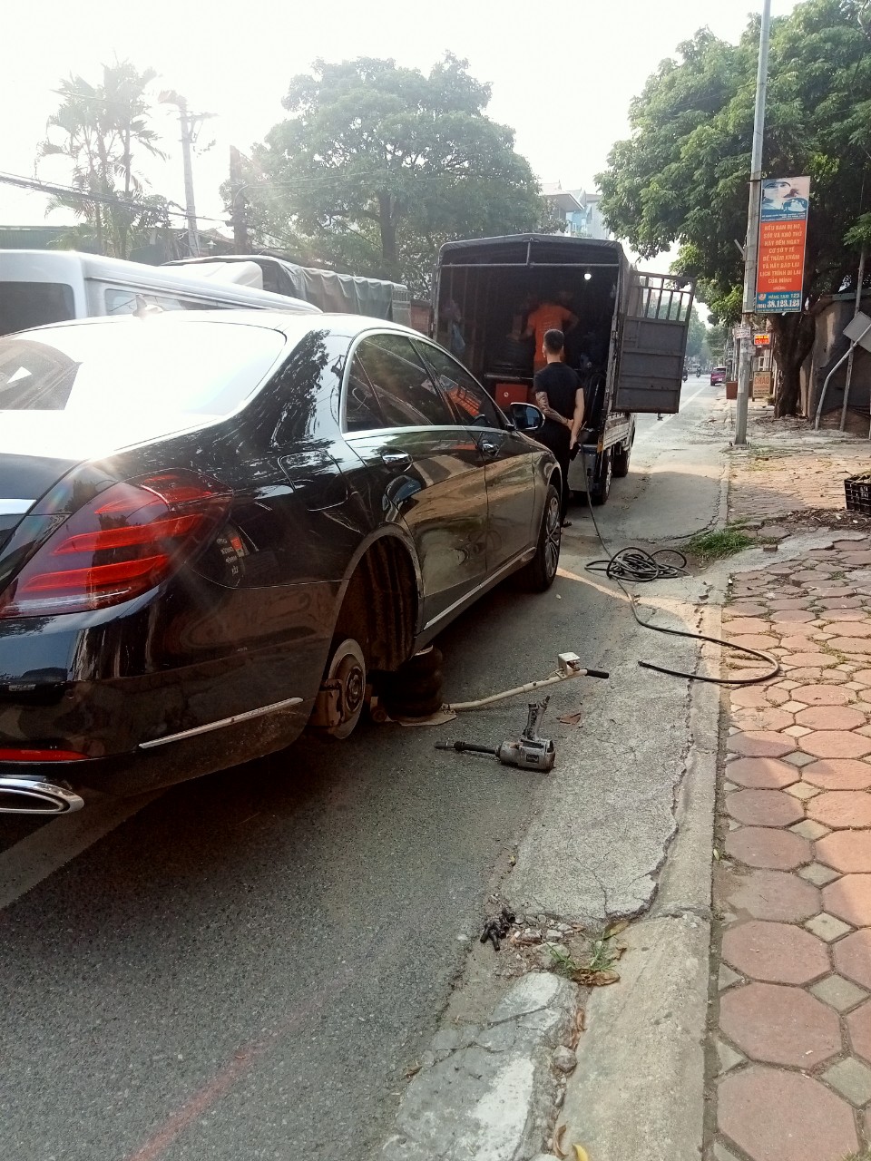 Vá trong thay lốp thay bánh sơ cua xe con xe tải